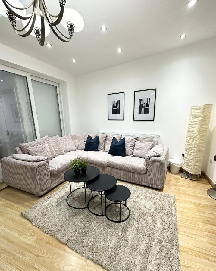 לונדון Modern Room In Spacious Home מראה חיצוני תמונה