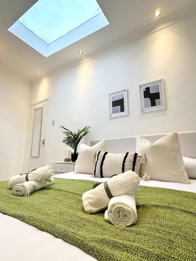 לונדון Modern Room In Spacious Home מראה חיצוני תמונה